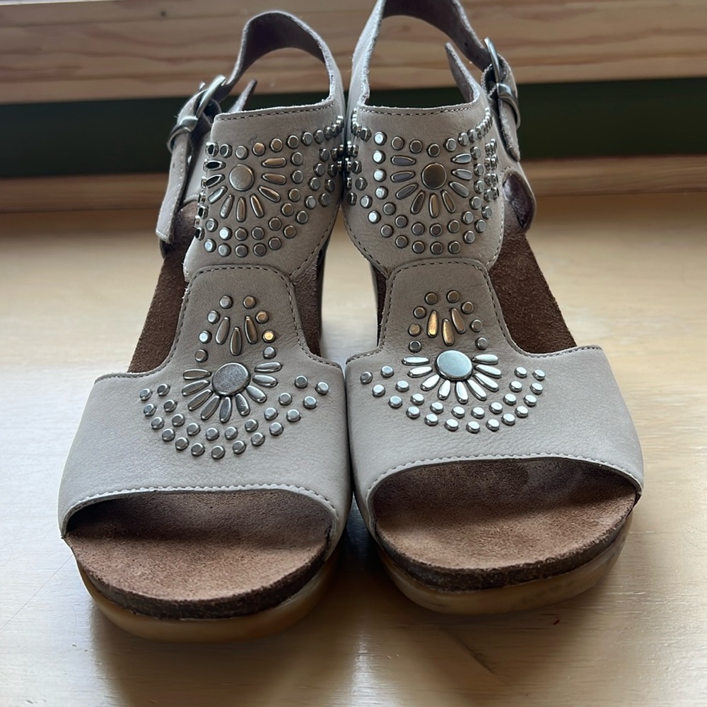 Dansko Deandra taupe shimmer suede, studded, block heel sandals size 39 EU, 9US